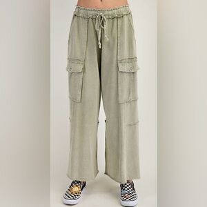 Easel Los Angeles Women’s Utility Mineral Wash Wide Leg Cargo Pants Olive Green